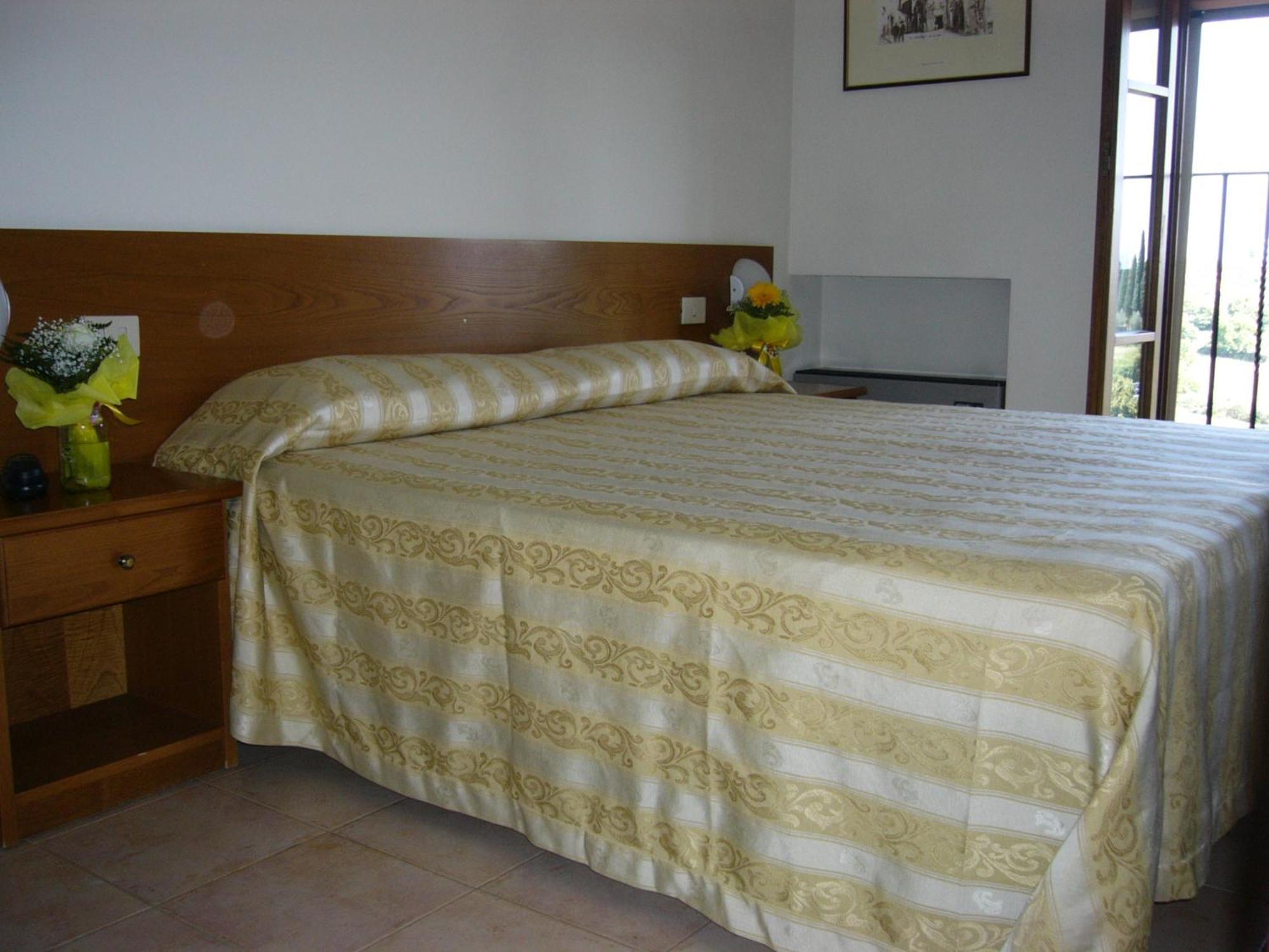 Albergo La Foresteria Bettolle Exterior foto
