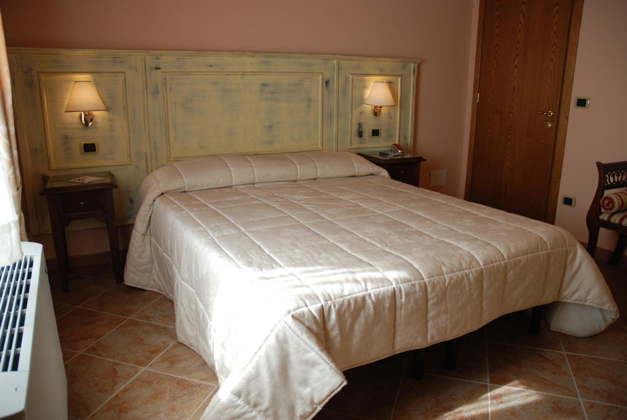 Albergo La Foresteria Bettolle Exterior foto