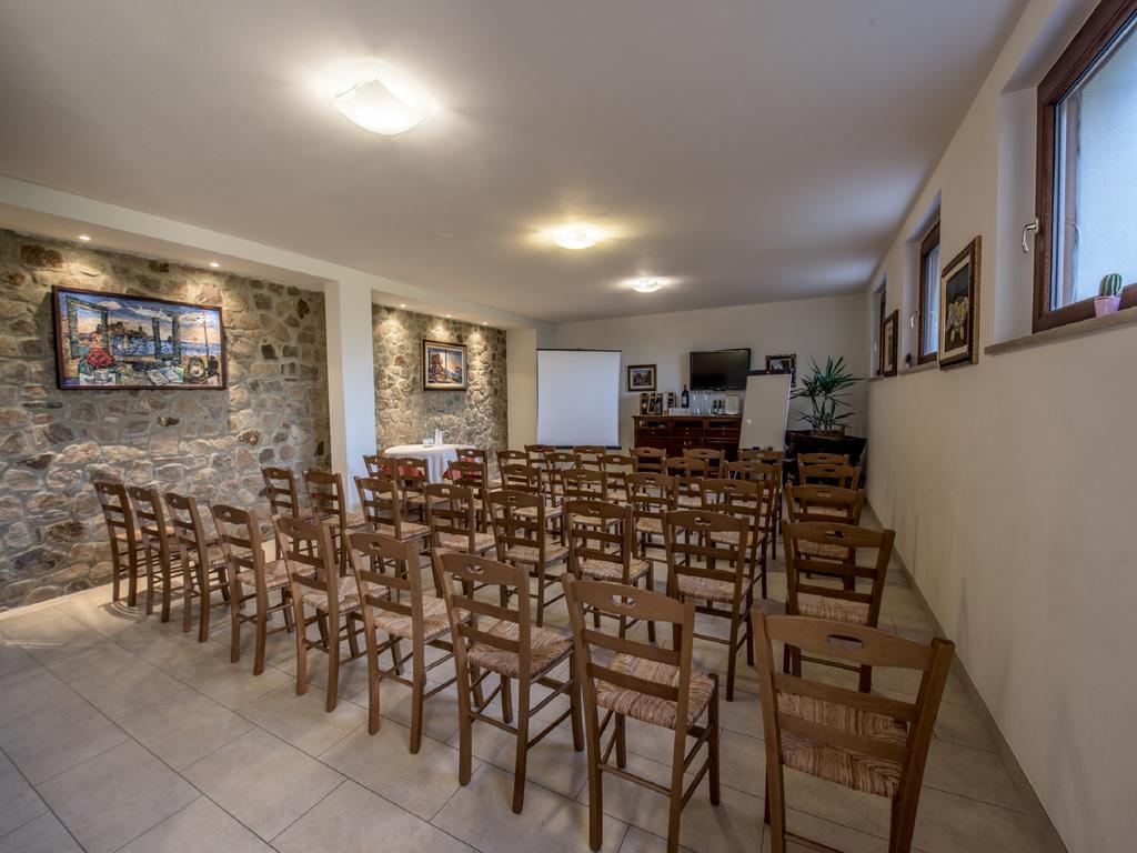 Albergo La Foresteria Bettolle Exterior foto